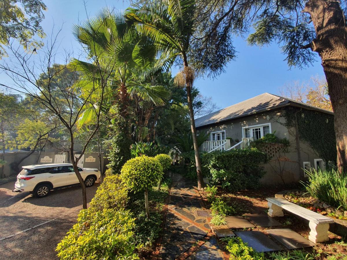 Waterhouse Guest Lodge In Muckleneuk Pretoria Bagian luar foto