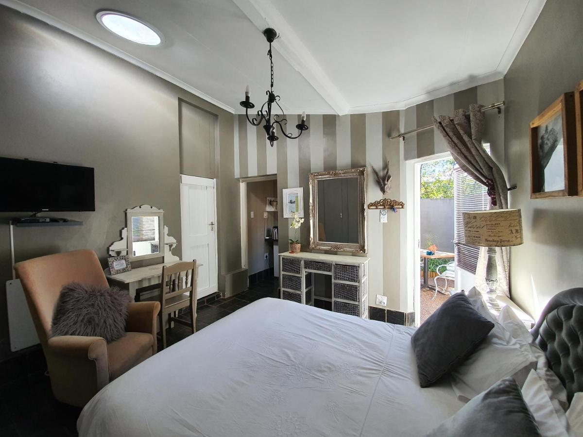Waterhouse Guest Lodge In Muckleneuk Pretoria Bagian luar foto