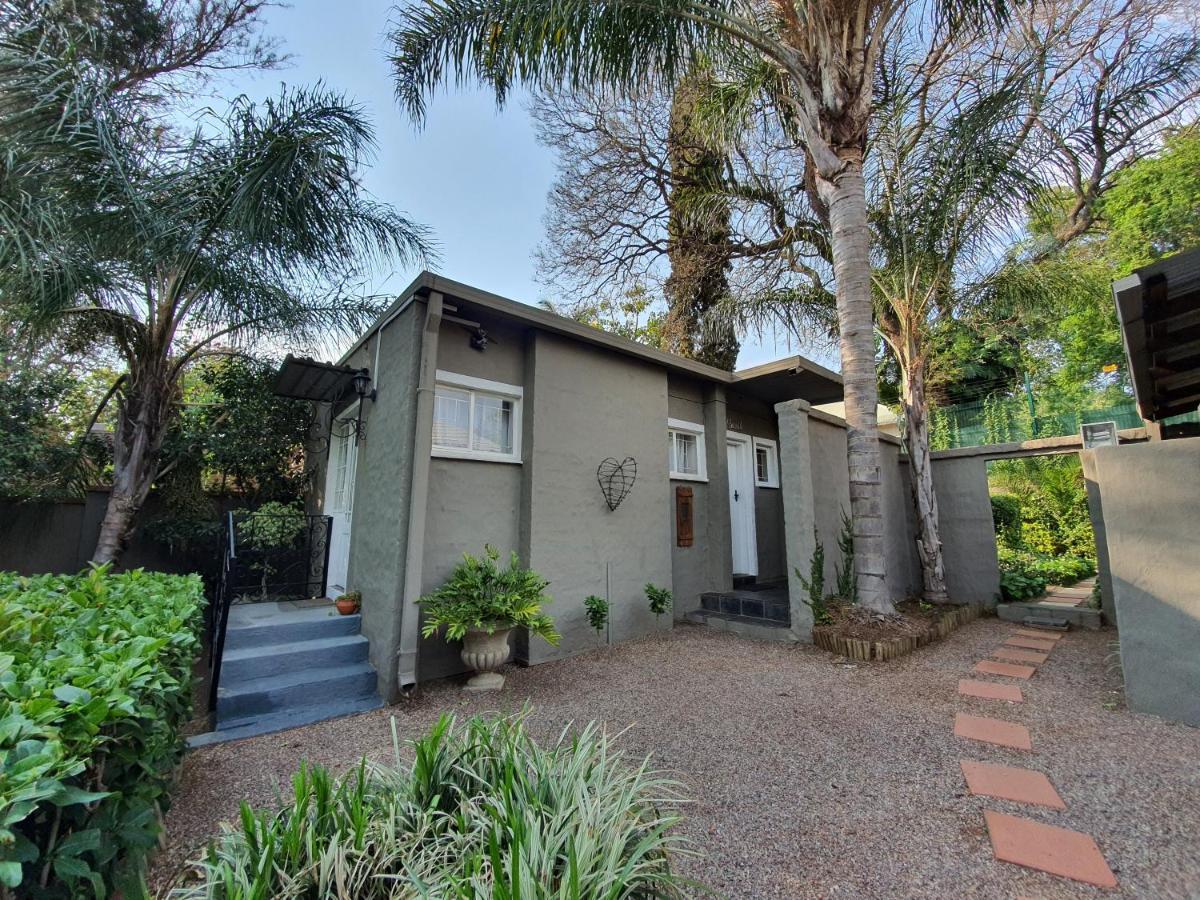 Waterhouse Guest Lodge In Muckleneuk Pretoria Bagian luar foto