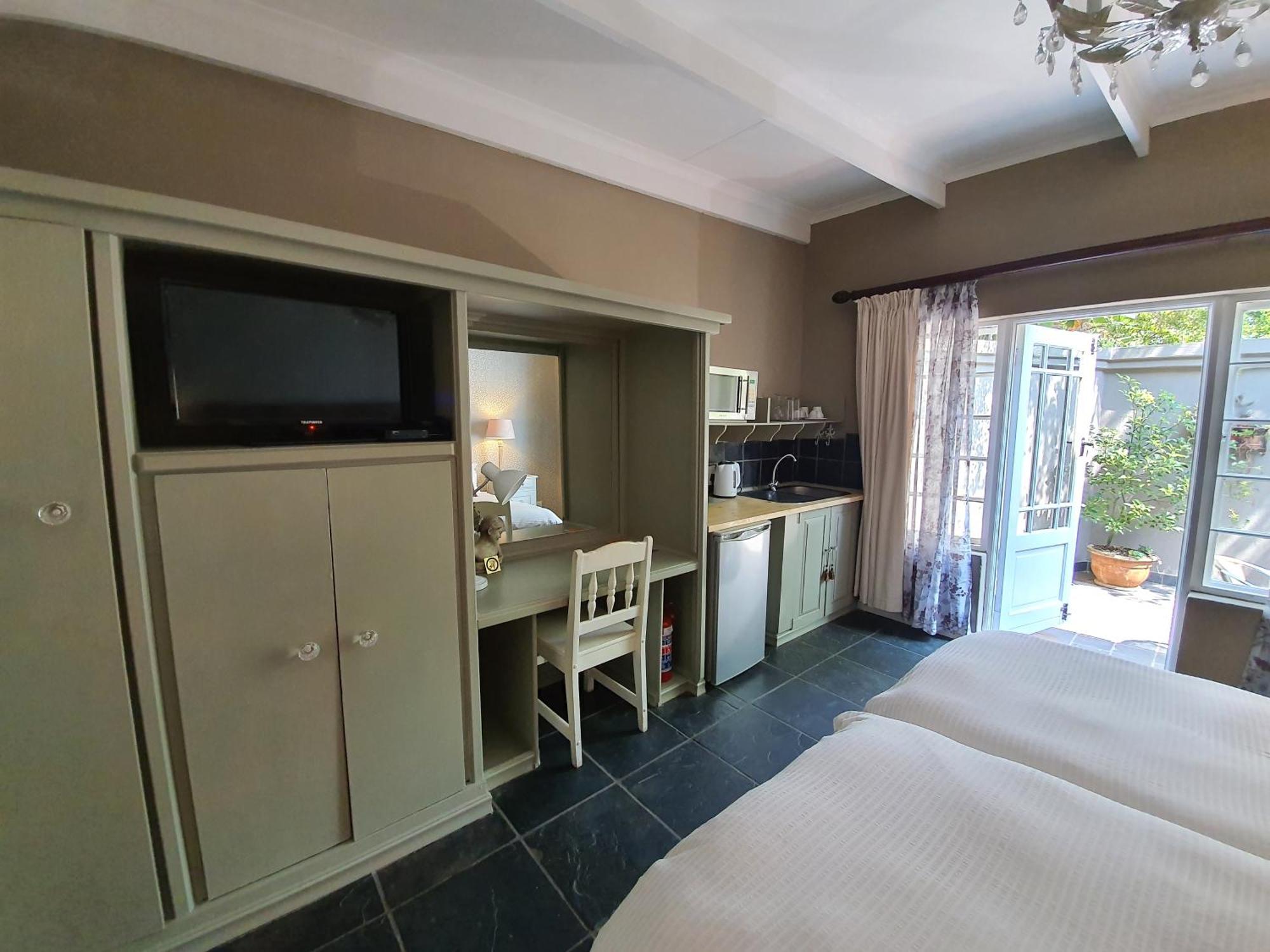 Waterhouse Guest Lodge In Muckleneuk Pretoria Ruang foto
