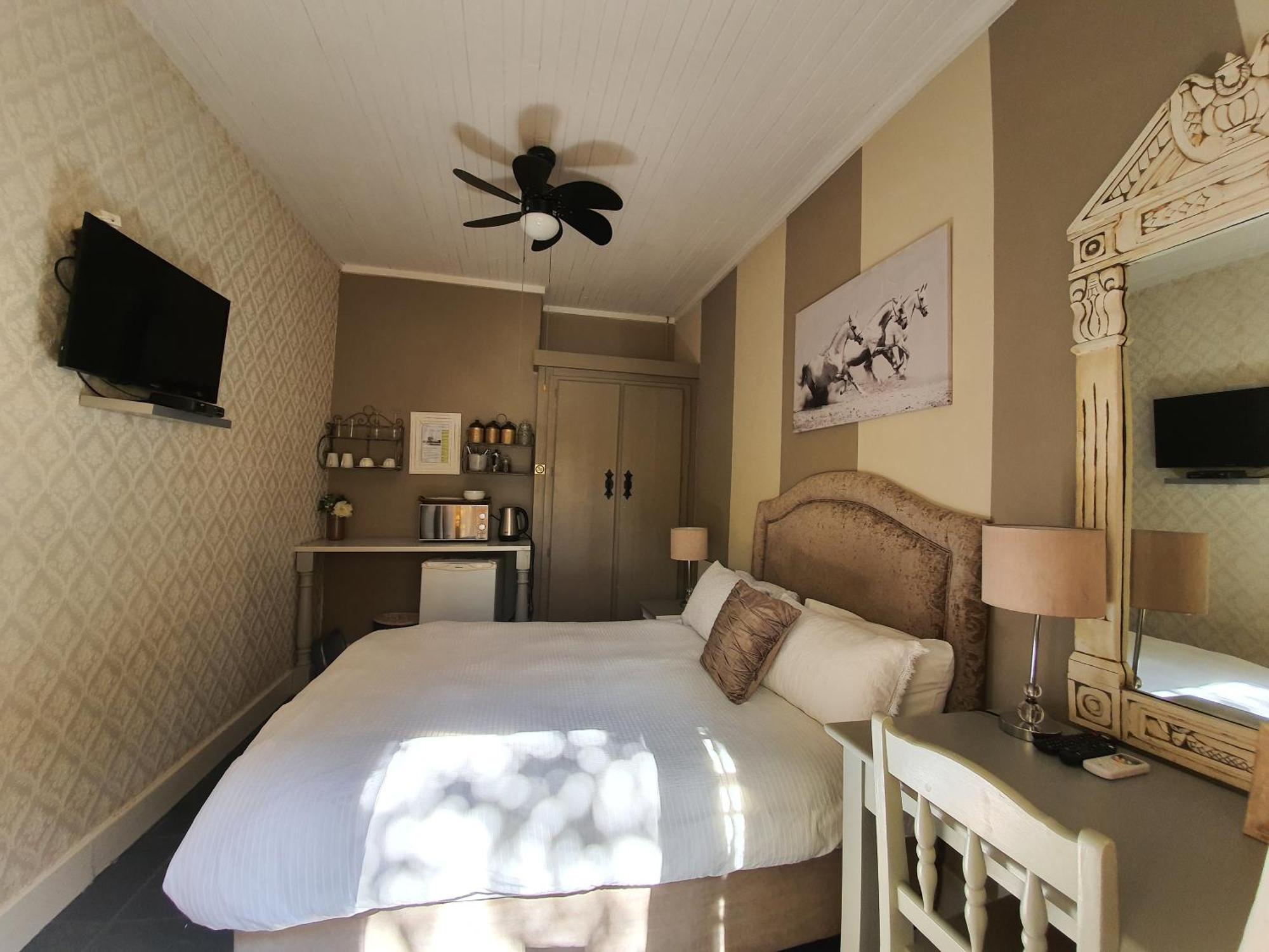 Waterhouse Guest Lodge In Muckleneuk Pretoria Ruang foto