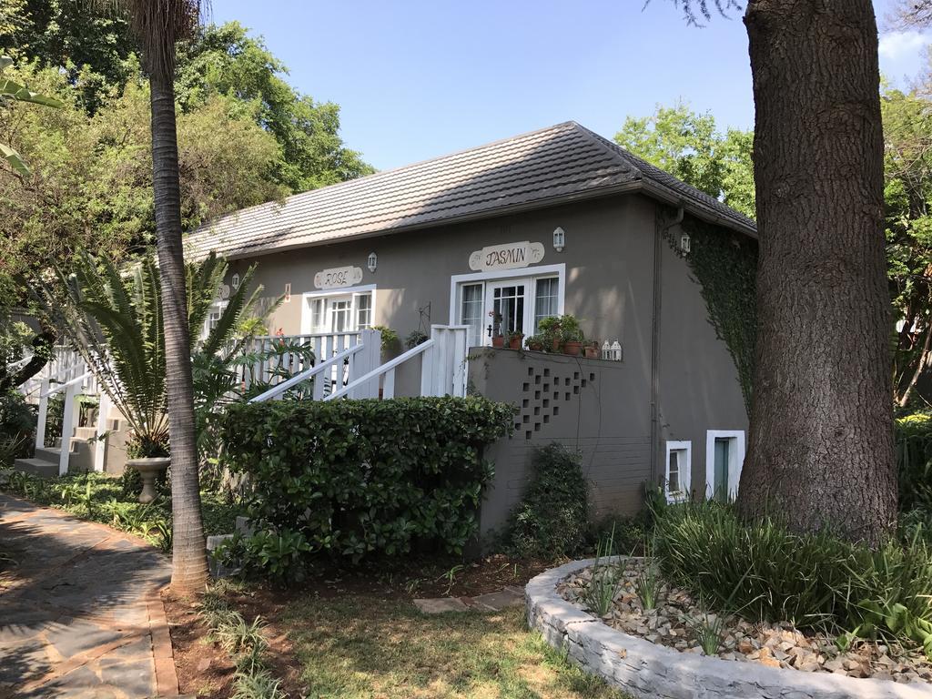 Waterhouse Guest Lodge In Muckleneuk Pretoria Bagian luar foto