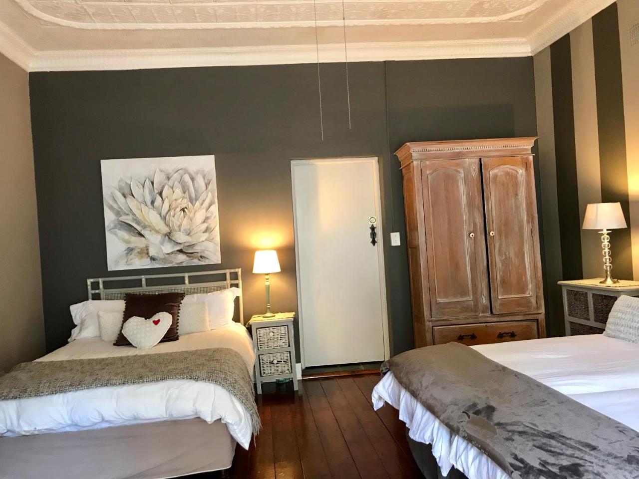 Waterhouse Guest Lodge In Muckleneuk Pretoria Bagian luar foto