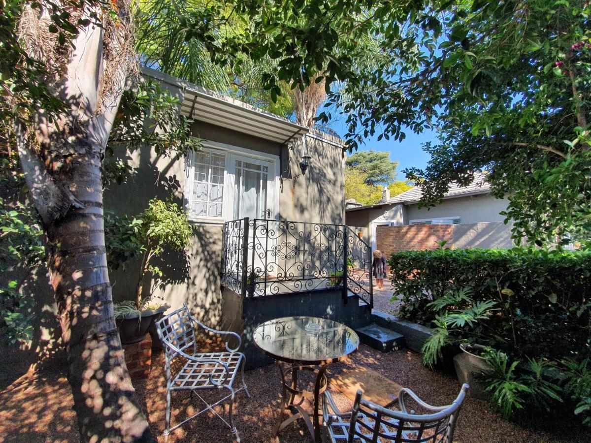 Waterhouse Guest Lodge In Muckleneuk Pretoria Bagian luar foto